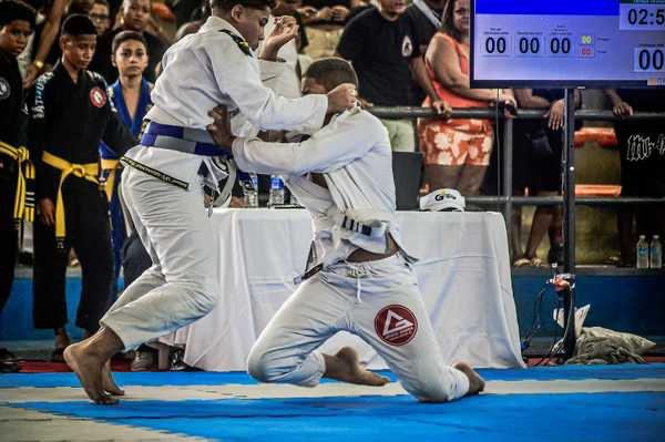 Aula em grupo de Jiu-Jitsu